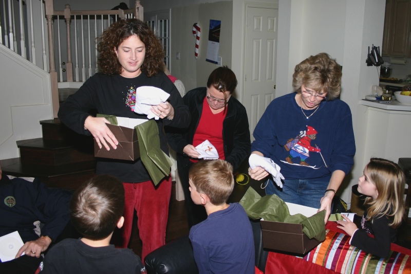 2006-12-25-Christmas-Day-17-Jim-Suzi-Dax-Chance-KT-Janeen-Kyla.jpg